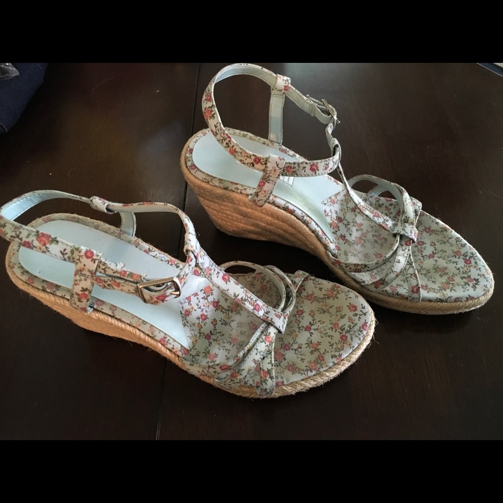 Unlimited Kenneth Cole Size 7 Wedge Sandal